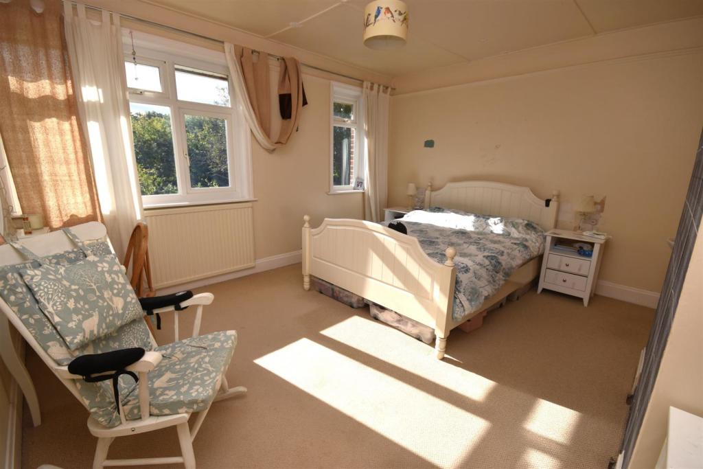 Bed 1.JPG