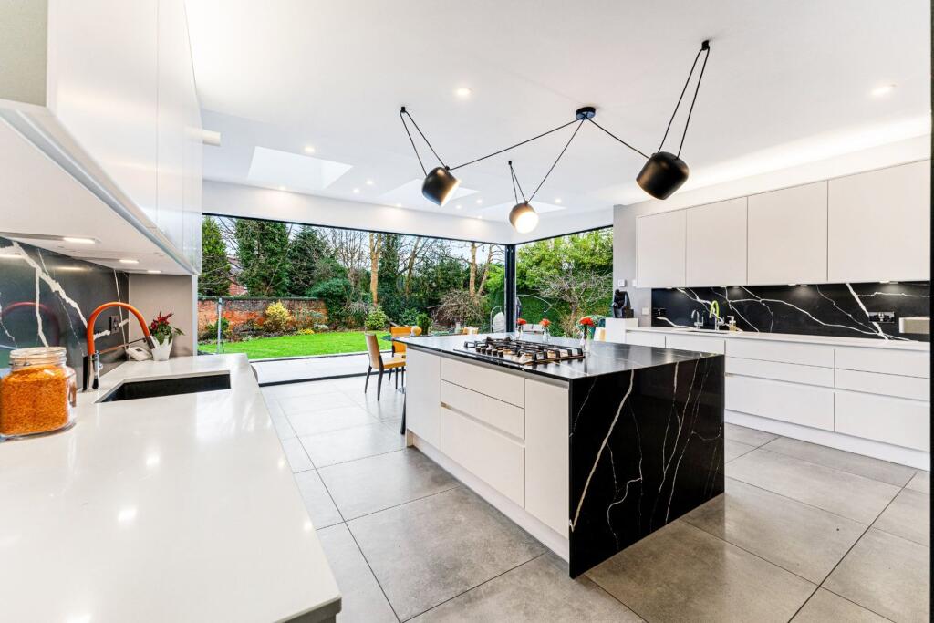 Kitchen / Breakfast Room