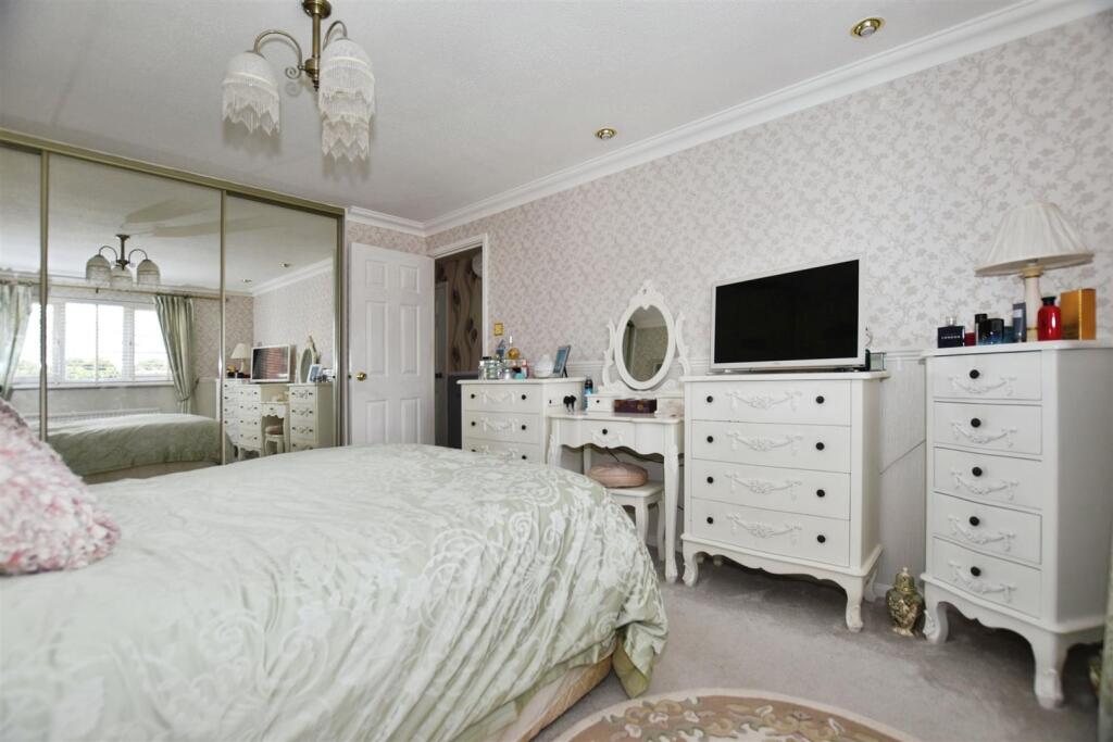 e7566ff2-bed 201 20wdr.JPG