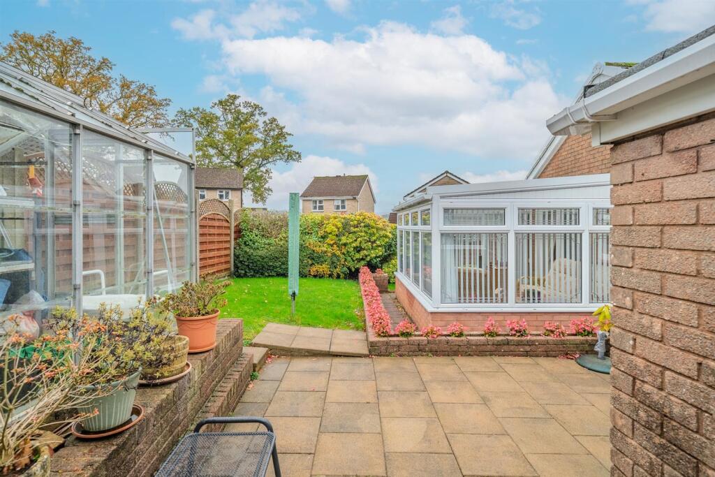 7 Chester Close-20.jpg