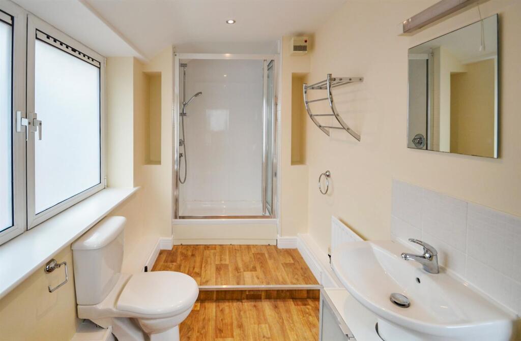 42 Park Wharf ensuite.jpg