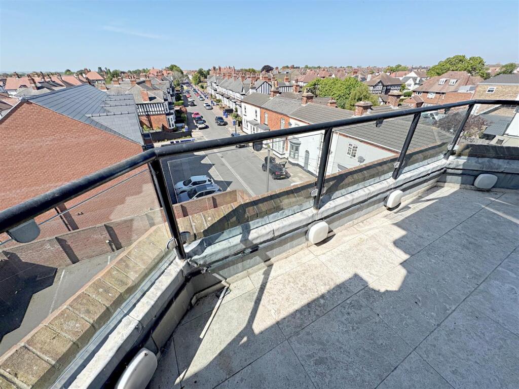 MASTER  BEDROOM - BALCONY