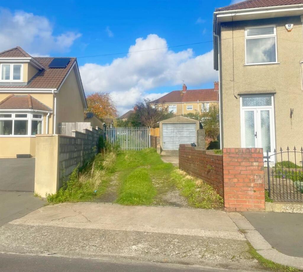 Gated rear access.jpg