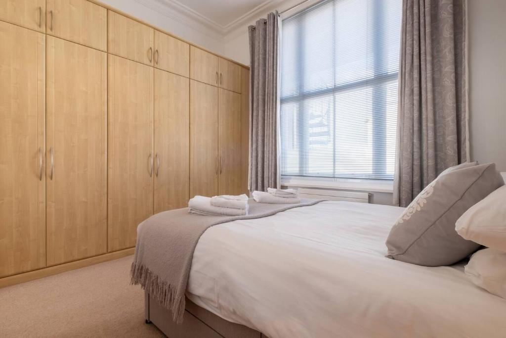 2, 185 Kingsway new 23.14.jpg