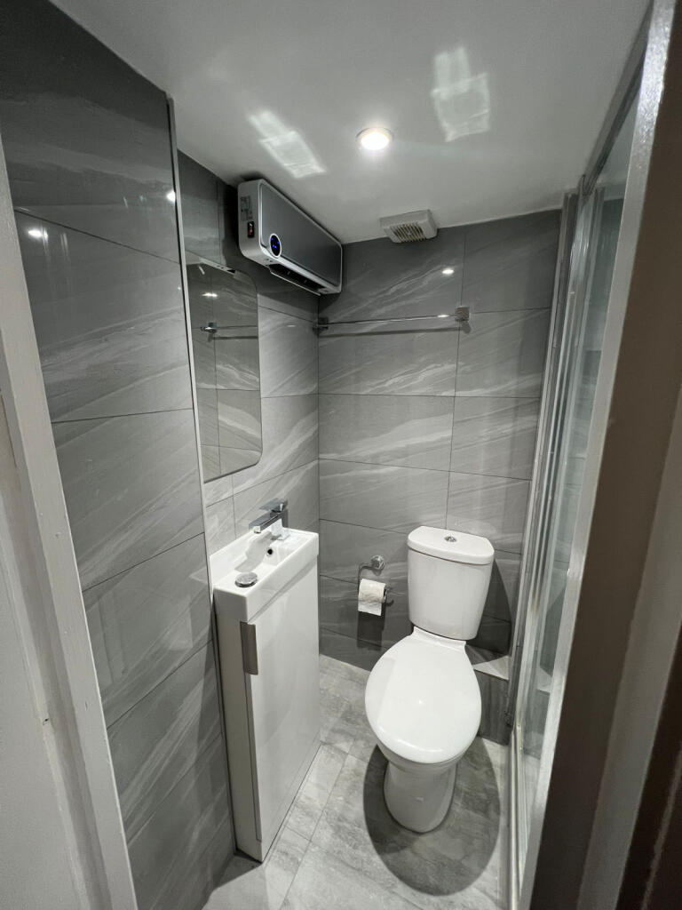 Completely newly refurbished Studio flat in Chels