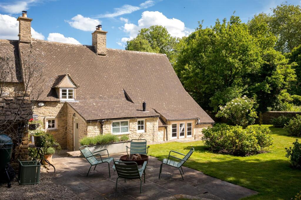 96 - 40-41 Barnsley - GL7 5EE - Web.jpg