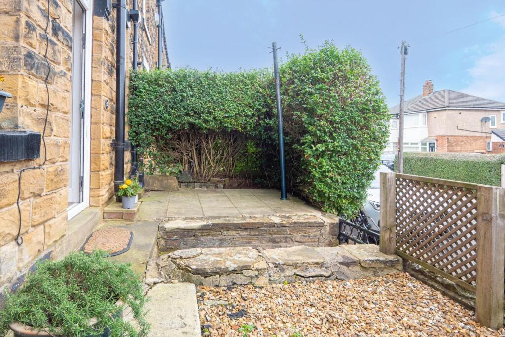 FRONT GARDEN