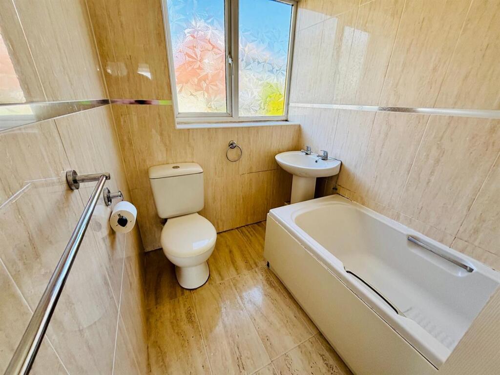 Bathroom / WC: