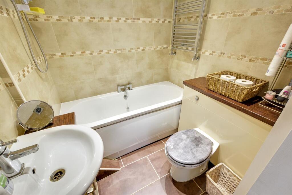Ensuite (2).jpeg
