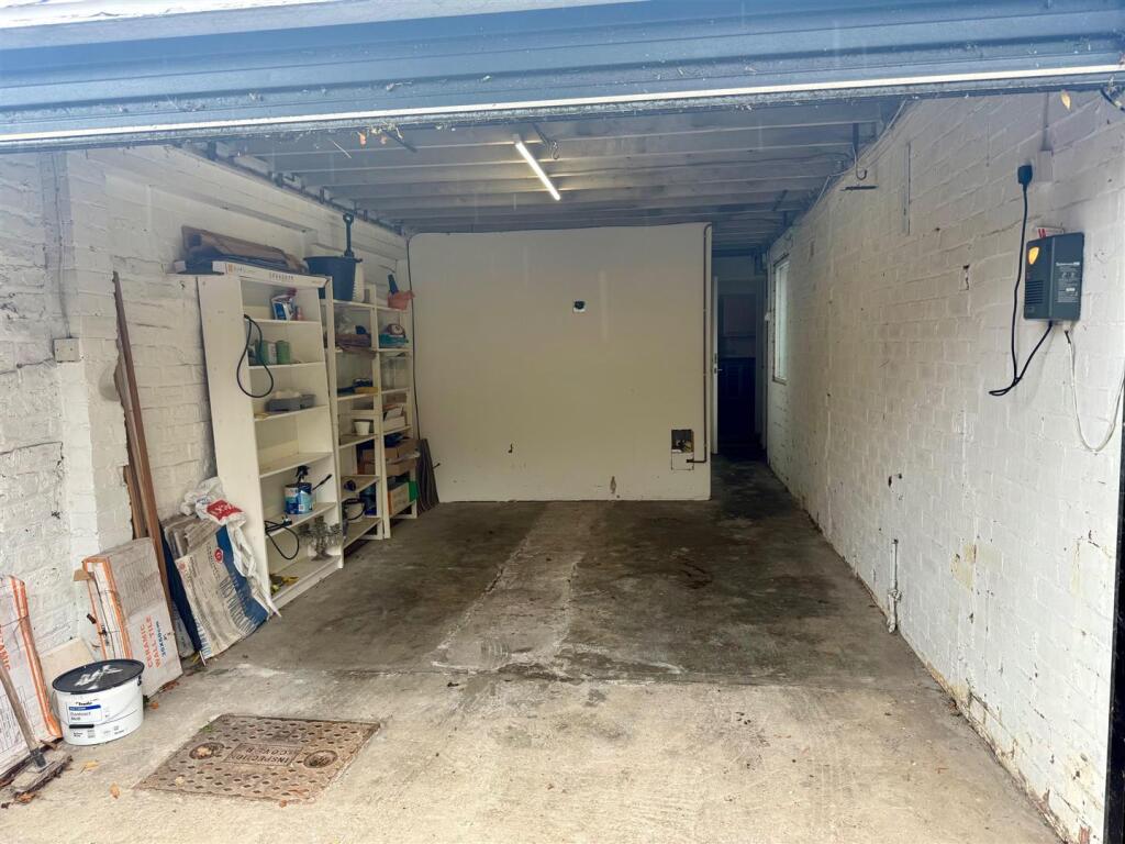 Garage.jpg