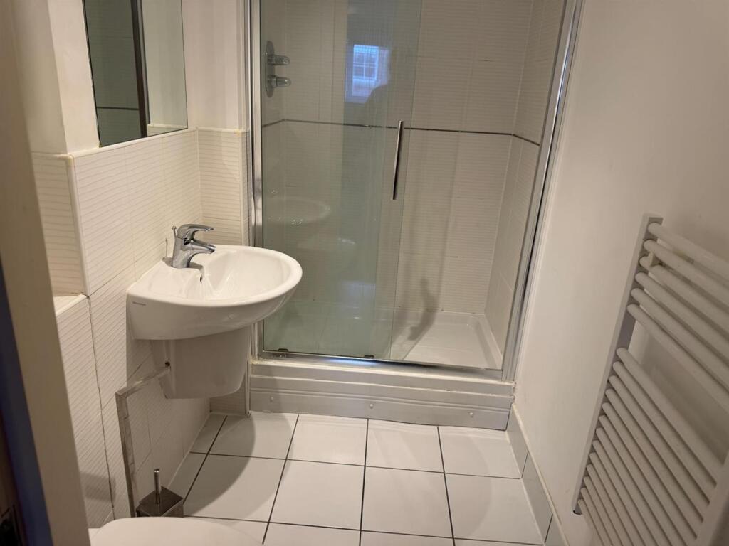 ensuite.jpg
