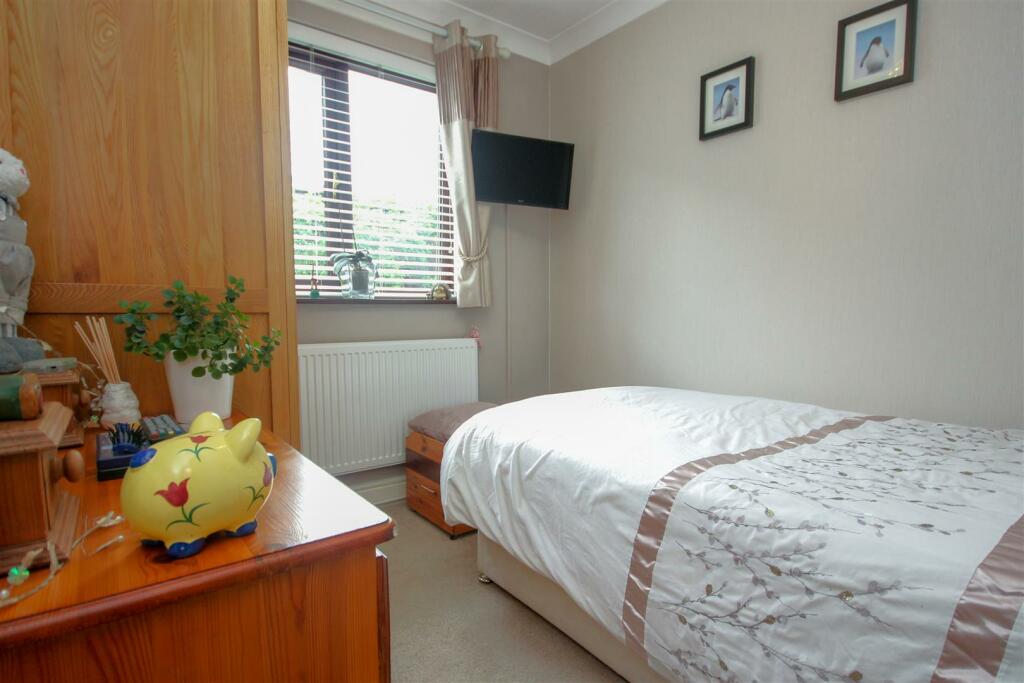 Bedrom 2.jpg