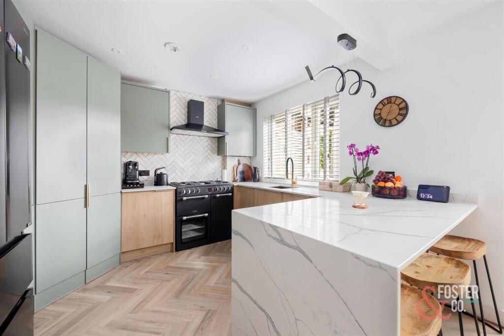 King George VI Drive, 39-011.JPG