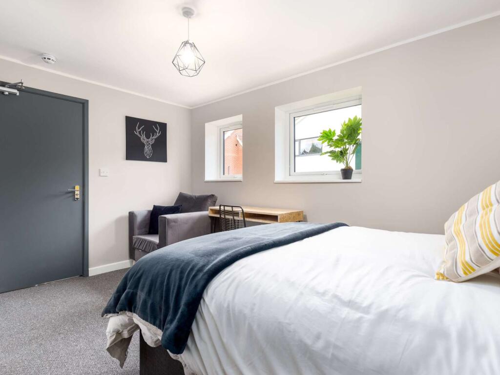 Bedroom 8 Annex.jpg