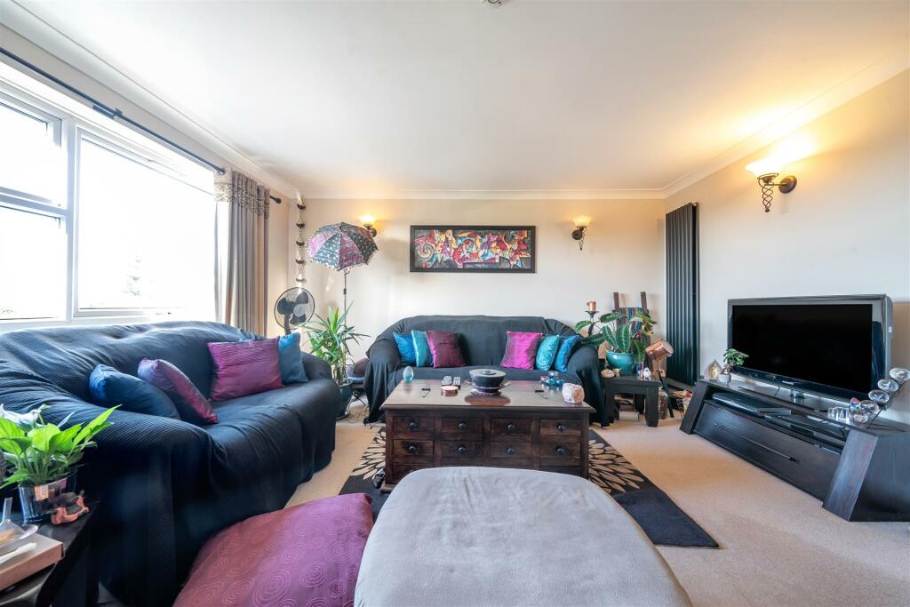 Lounge Area.JPG