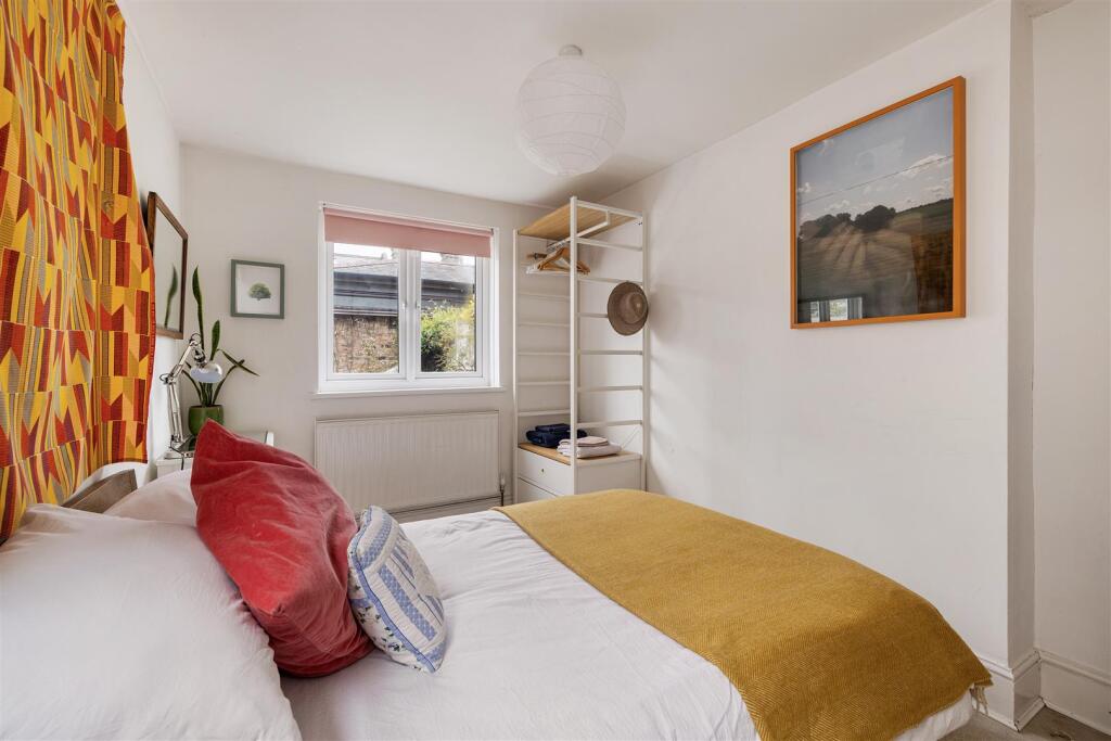 Pembar Avenue E17