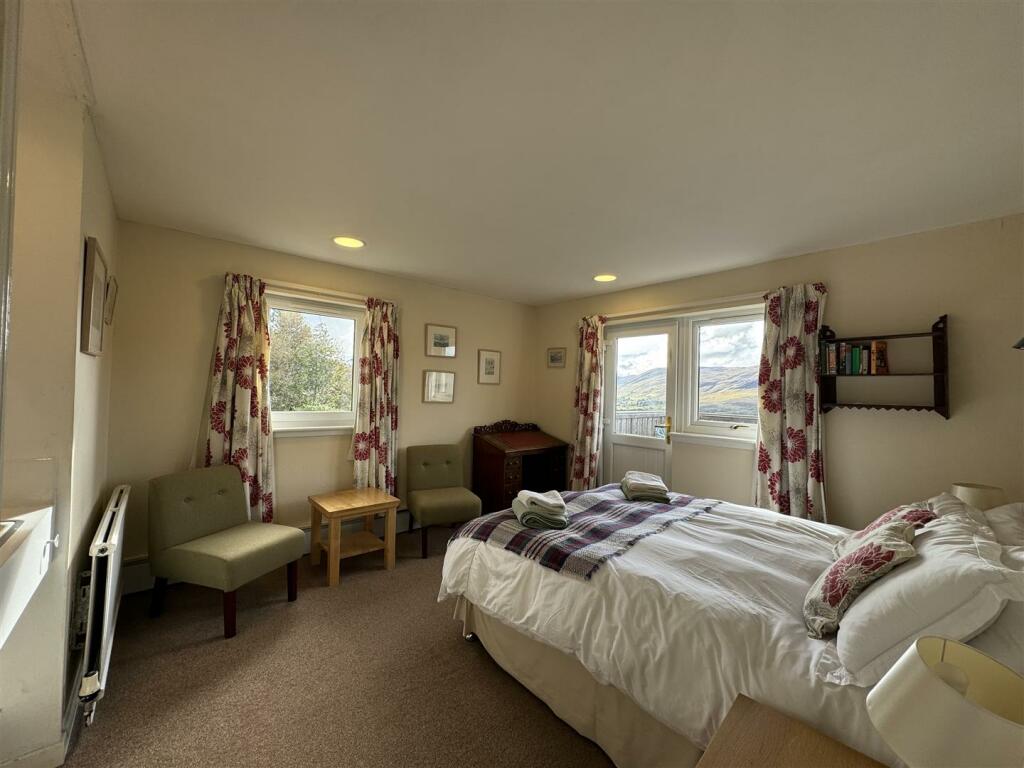 MASTER BEDROOM.JPG