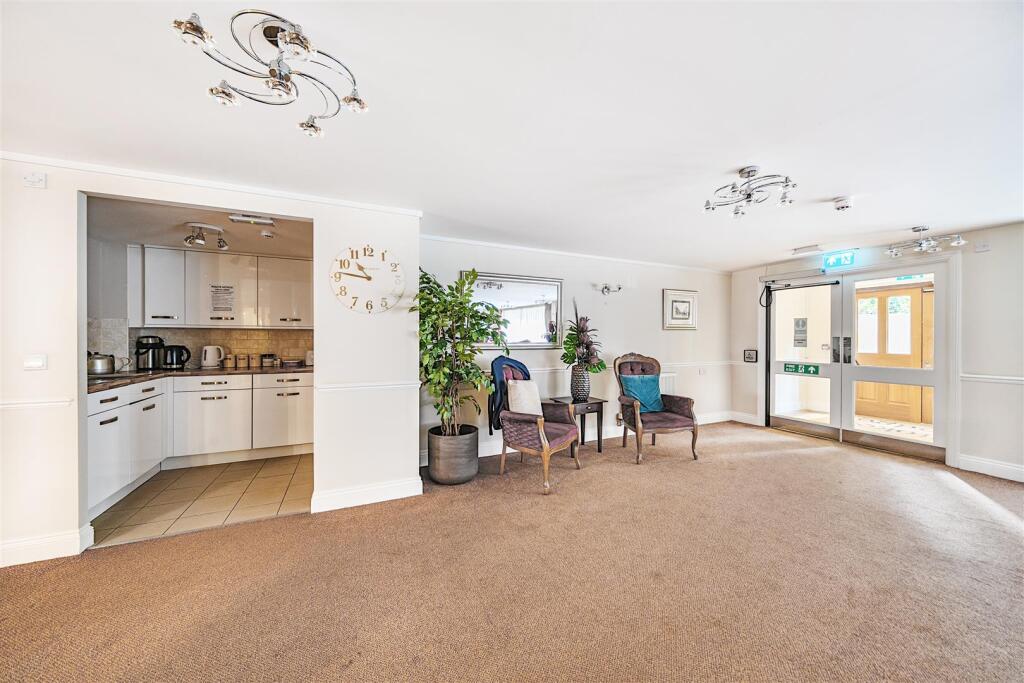 Owners Lounge &amp; Kitchen.jpg