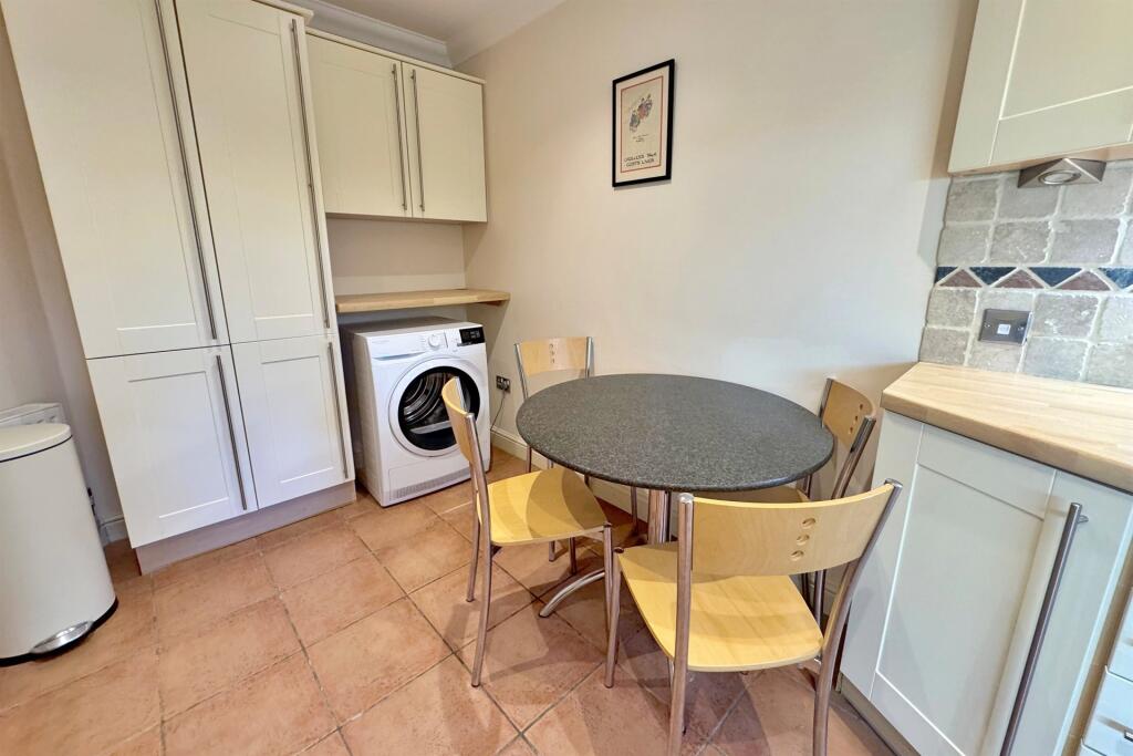 Kitchen Dining Area