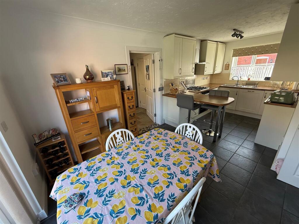 KL1 Kitchen Diner.jpg