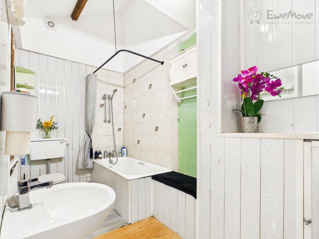 CAM03640G0-PR0052-STILL004