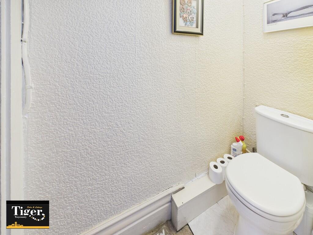 CAM02176G0-PR0558...