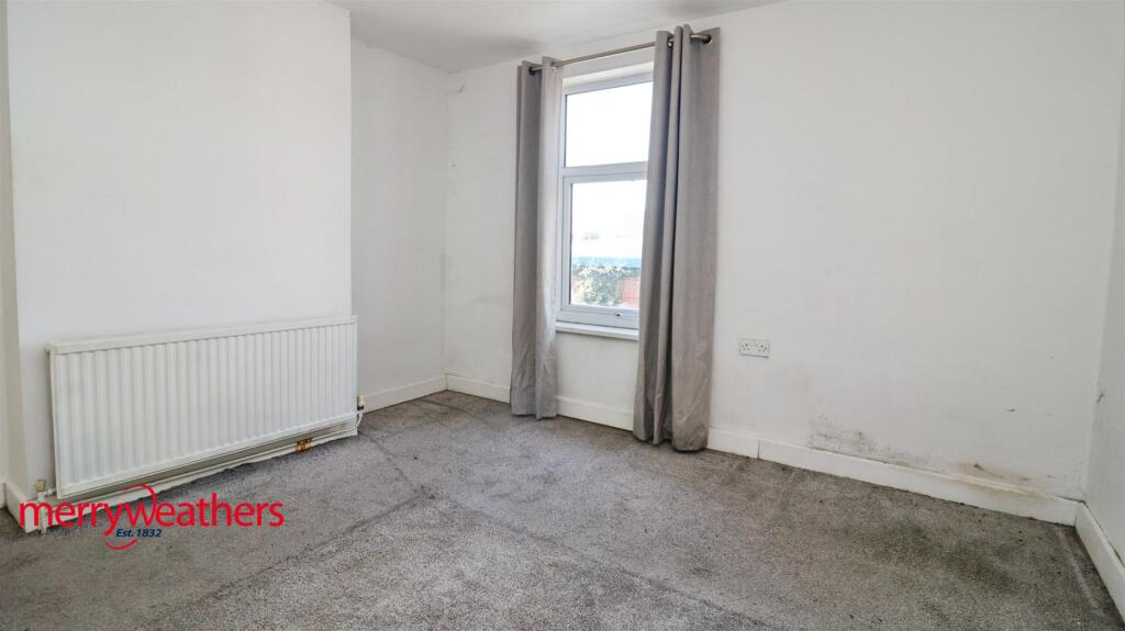 FRONT BEDROOM