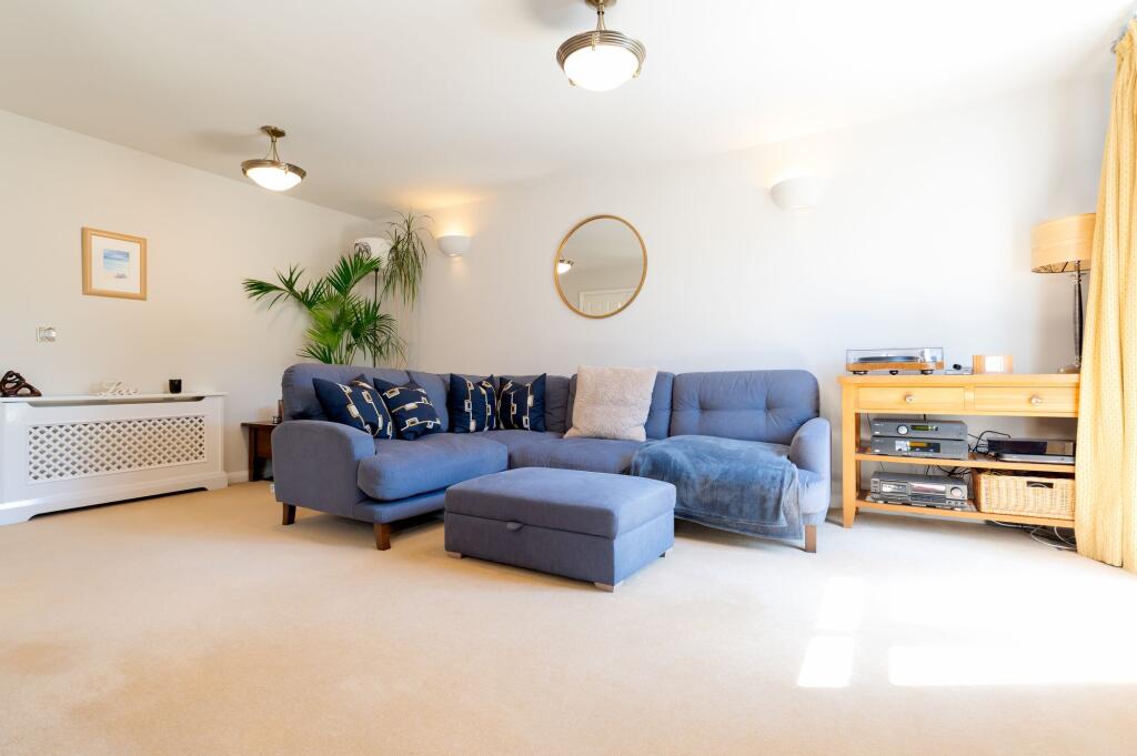 KITCHEN DINER AND FABULOUS SITTING/DINING ROOM