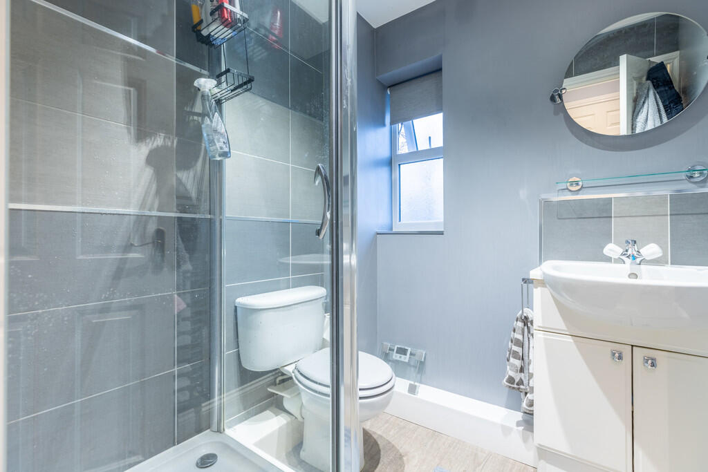 Ensuite shower ro...