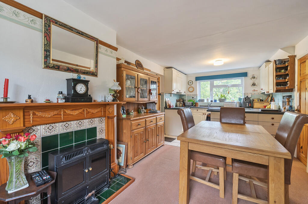 1301327-7-684ac7b...