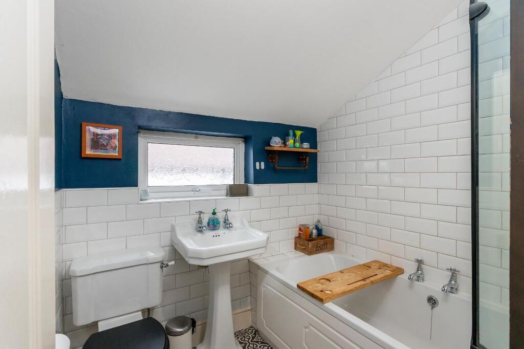 2W4RBN - Bathroom C.jpg