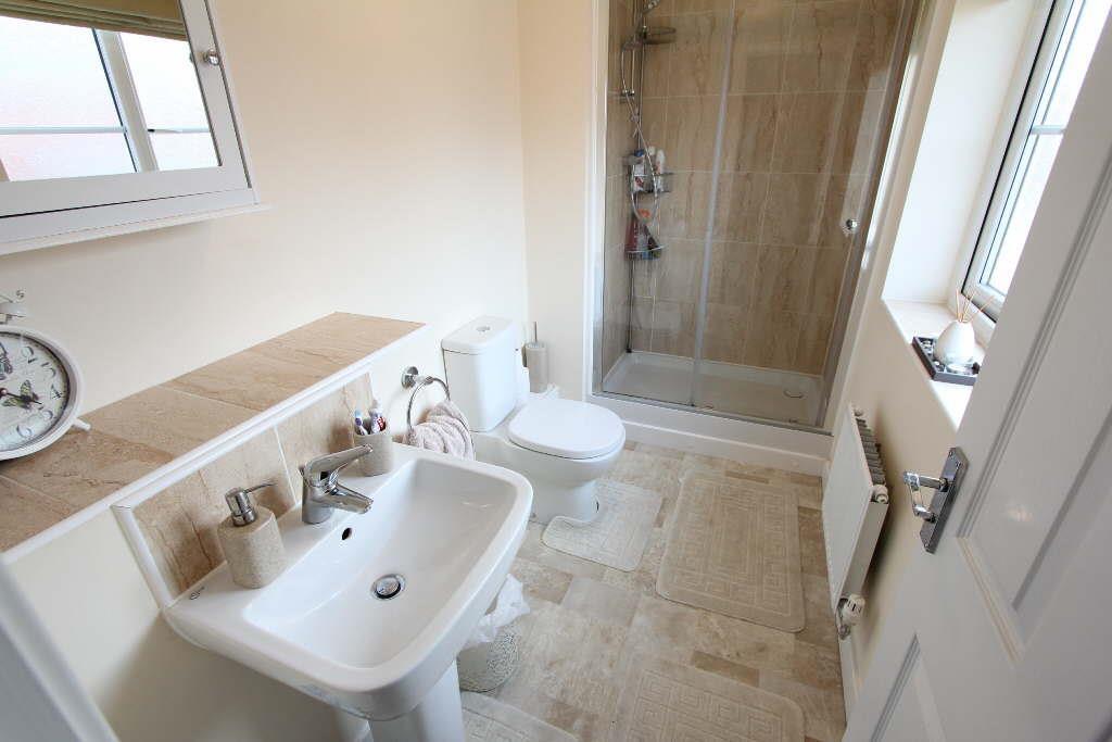 EN SUITE SHOWER ROOM