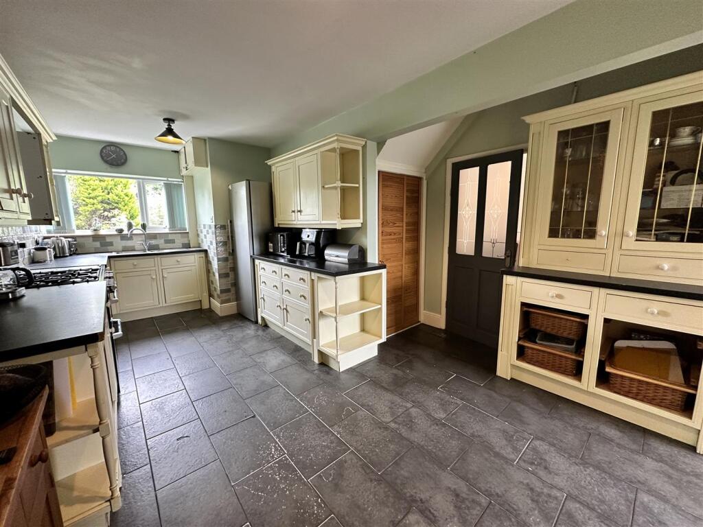 Breakfast Kitchen.jpg