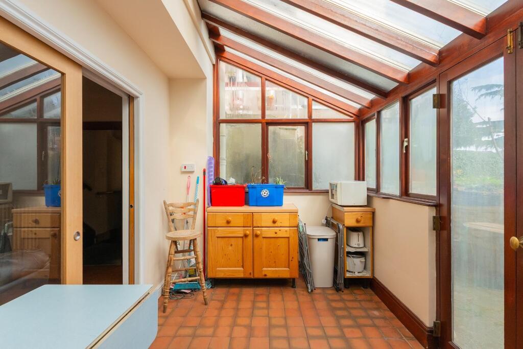 2F6RMR - Garden Room A.jpg