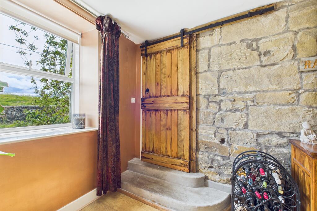 CAM04201G0-PR0085-STILL018