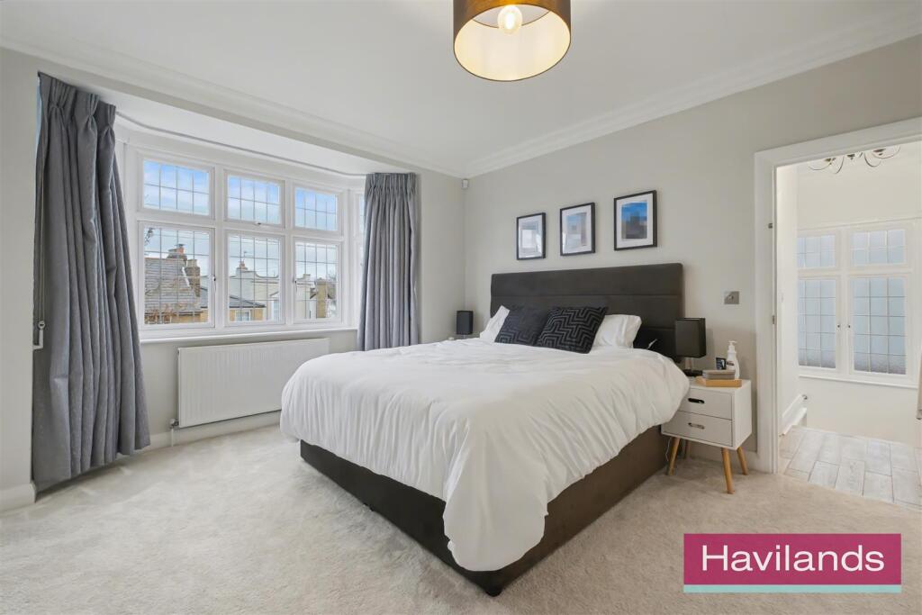 Vicars Moor Lane N21 1BL-12.jpg