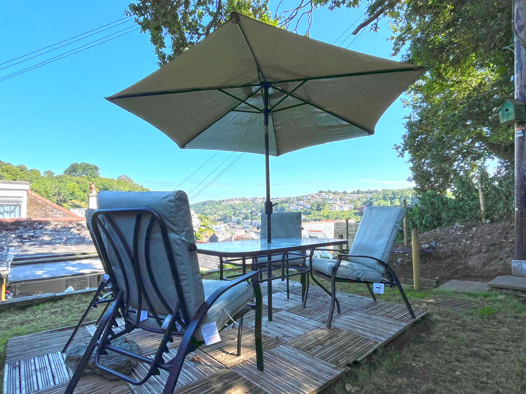 UPPER PATIO 1