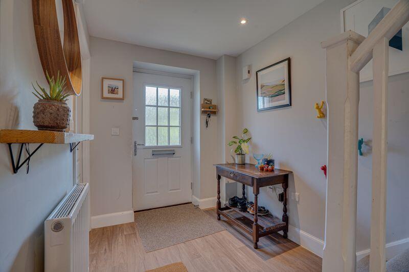 Entrance hallway picture 1