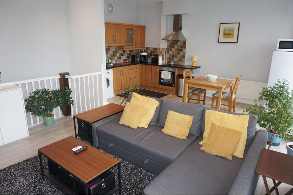 Lounge / Kitchen