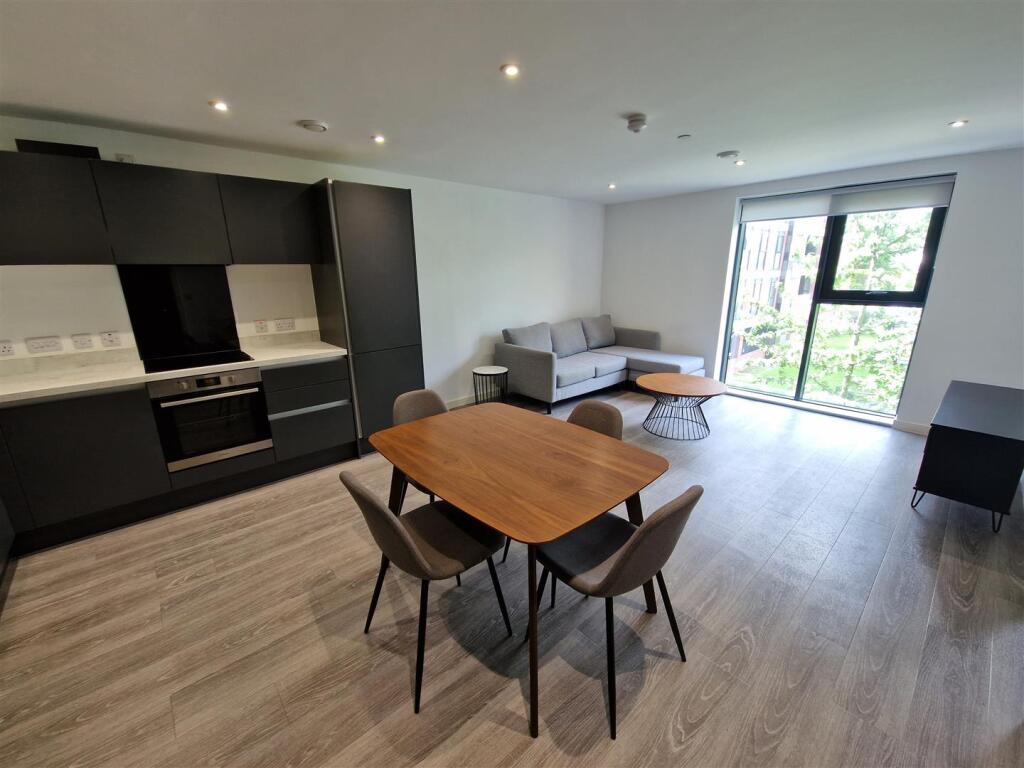 Open Plan Living Room/Dining Area/Kitchen