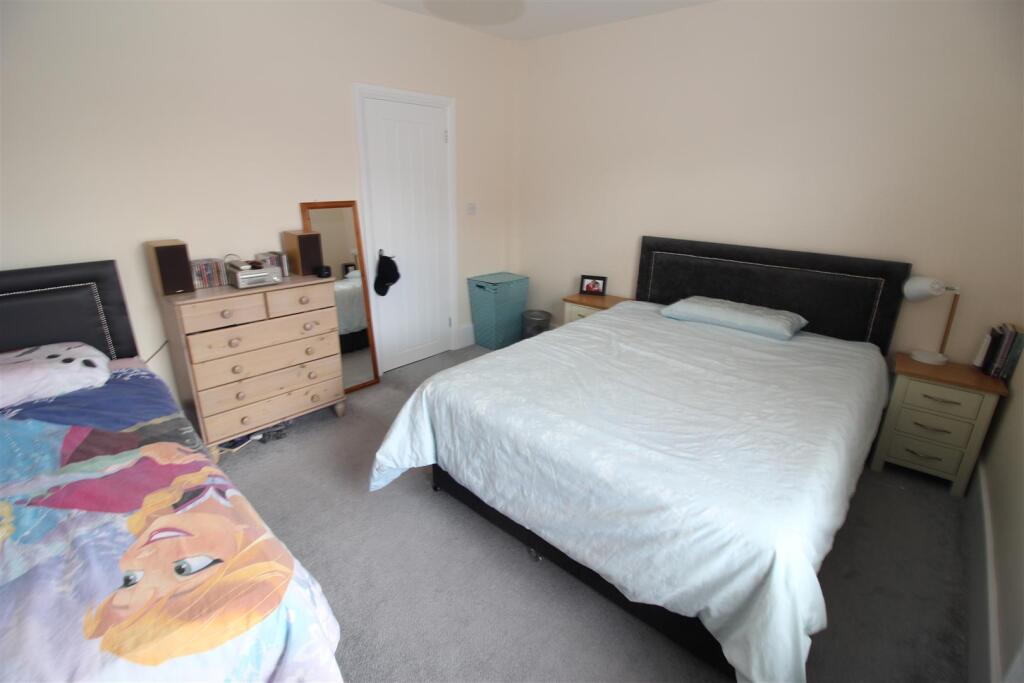 Bedroom One (2).JPG