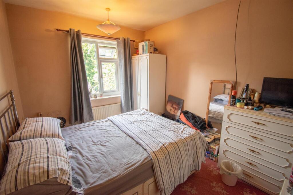 Rear bedroom