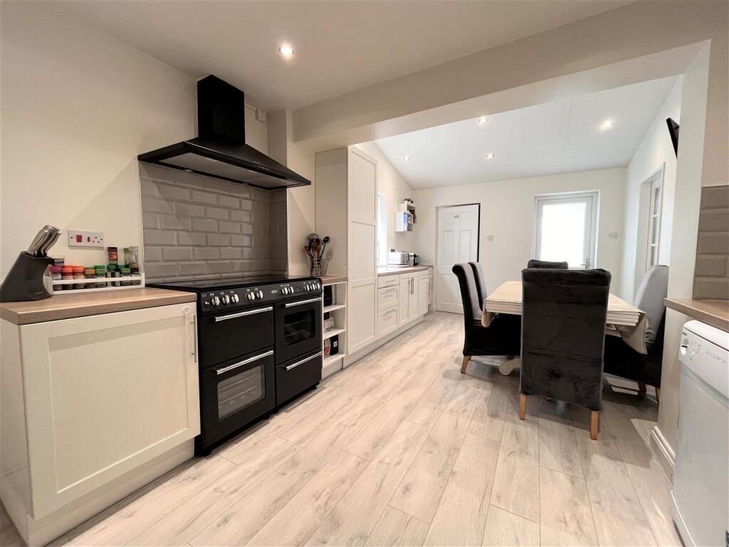 Kitchen / Dining Room