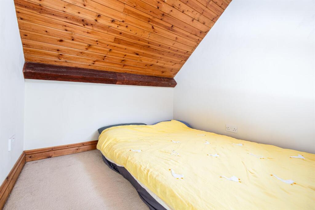 Bedroom2_2.jpg