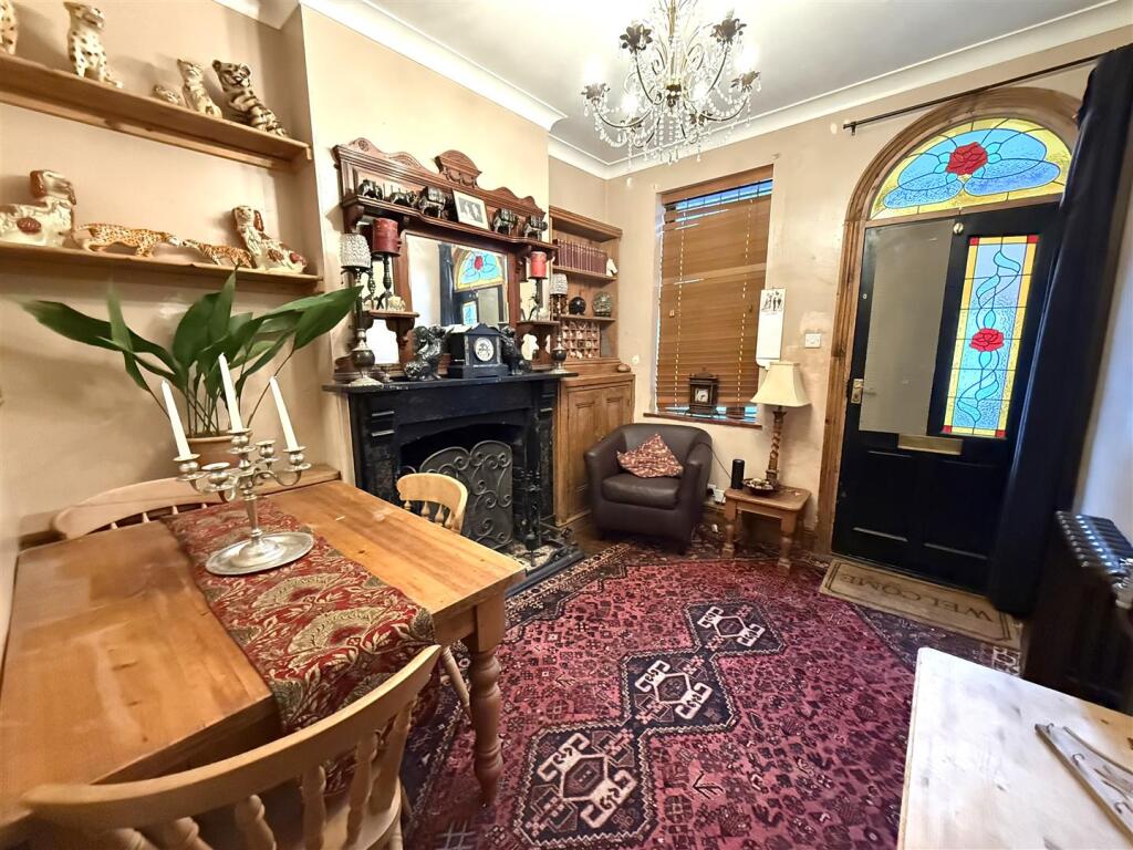 40 arch street lounge.jpeg