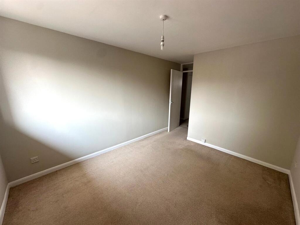 Bed 2.jpg