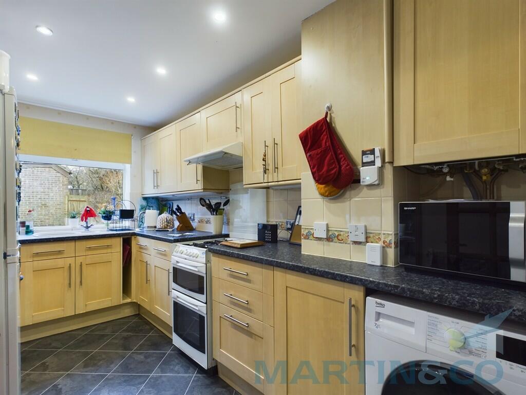 CAM01059G0-PR0228...