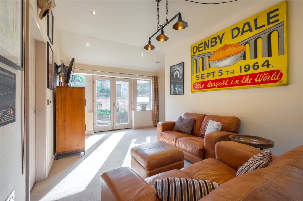 Sitting Room / Snug