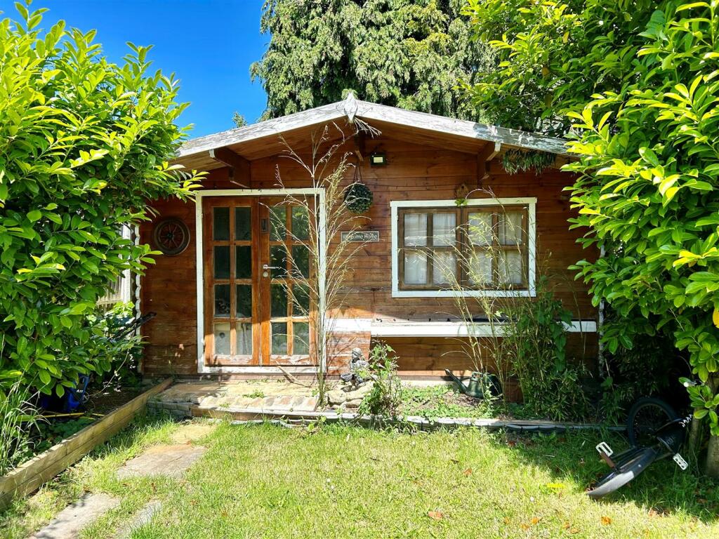 Rowan Avenue 15 Garden Room NEW.jpg