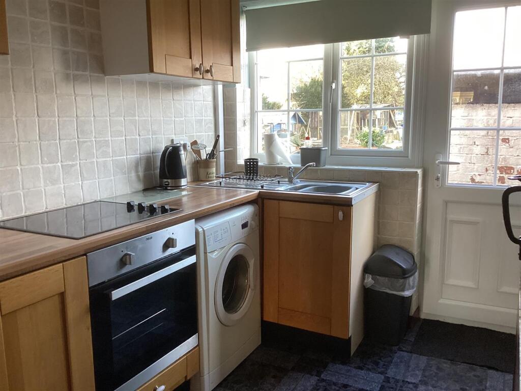 37 Knowle Hill, Hurley